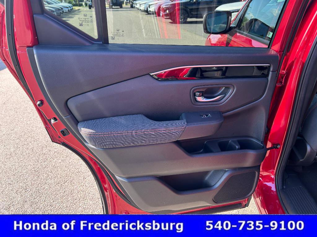 Used 2025 Honda Pilot Sport image 11