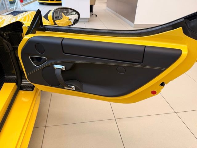 Used 2015 Alfa Romeo 4C Spider w/ Convenience Group image 30