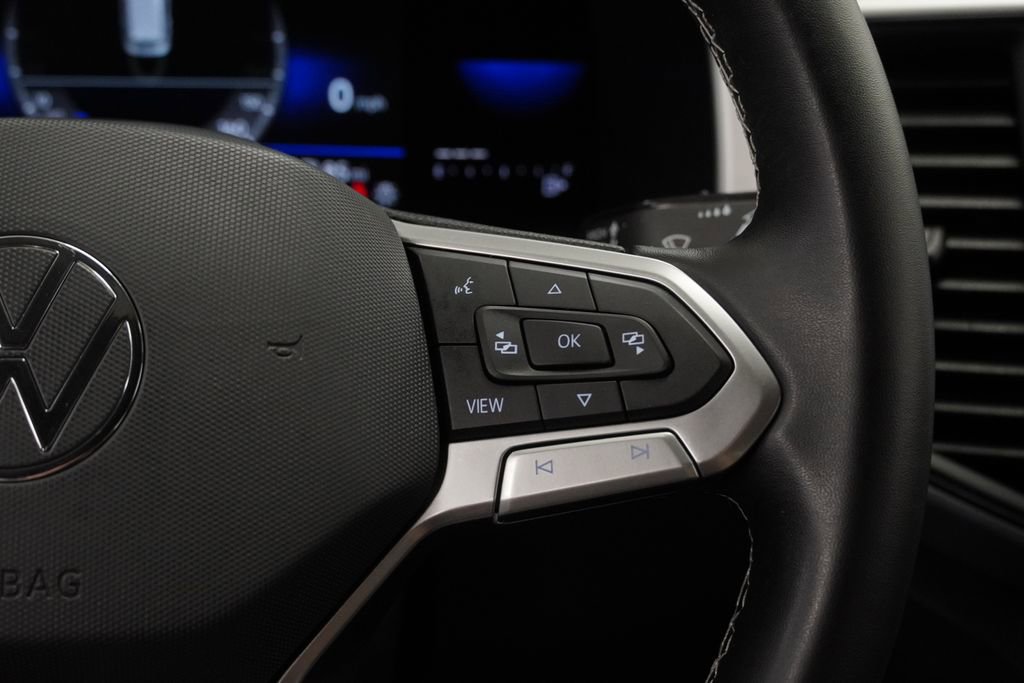 Used 2022 Volkswagen Atlas Cross Sport SE image 38