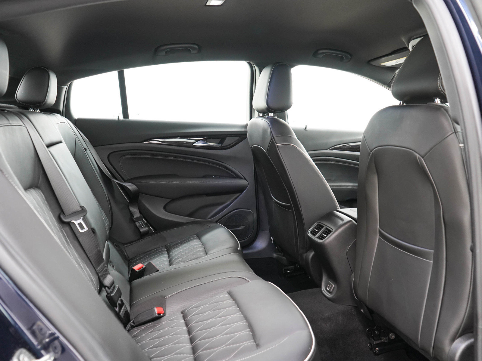 Used 2019 Buick Regal Avenir FWD image 12