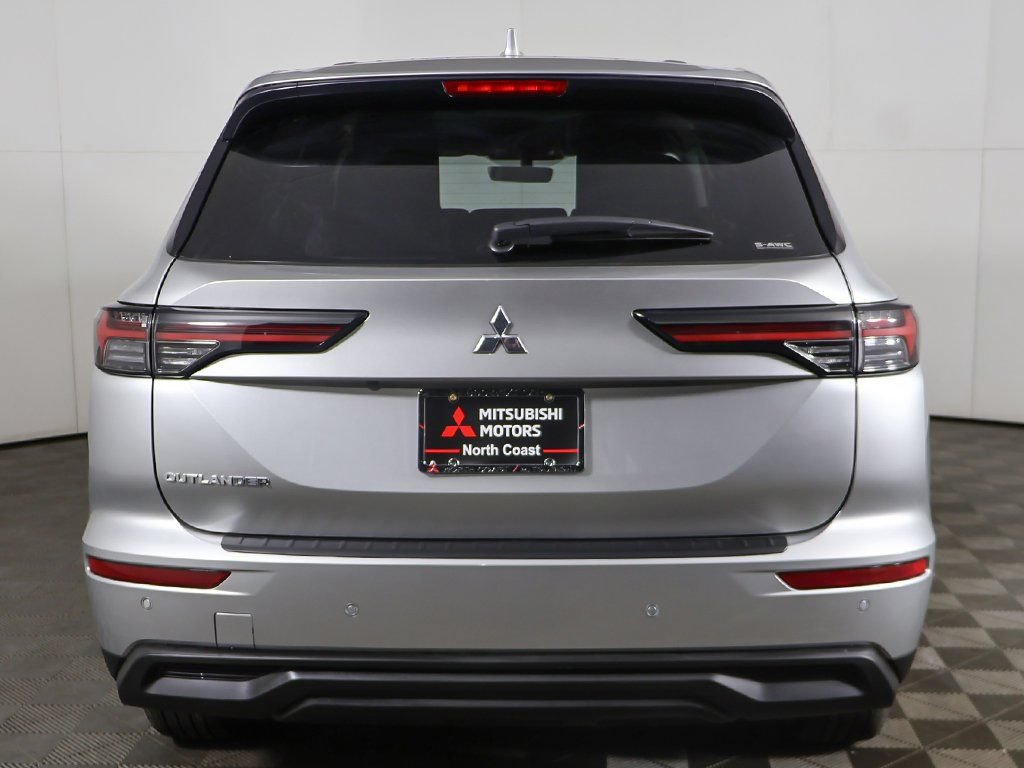 New 2026 Mitsubishi Outlander ES AWD/4WD image 13