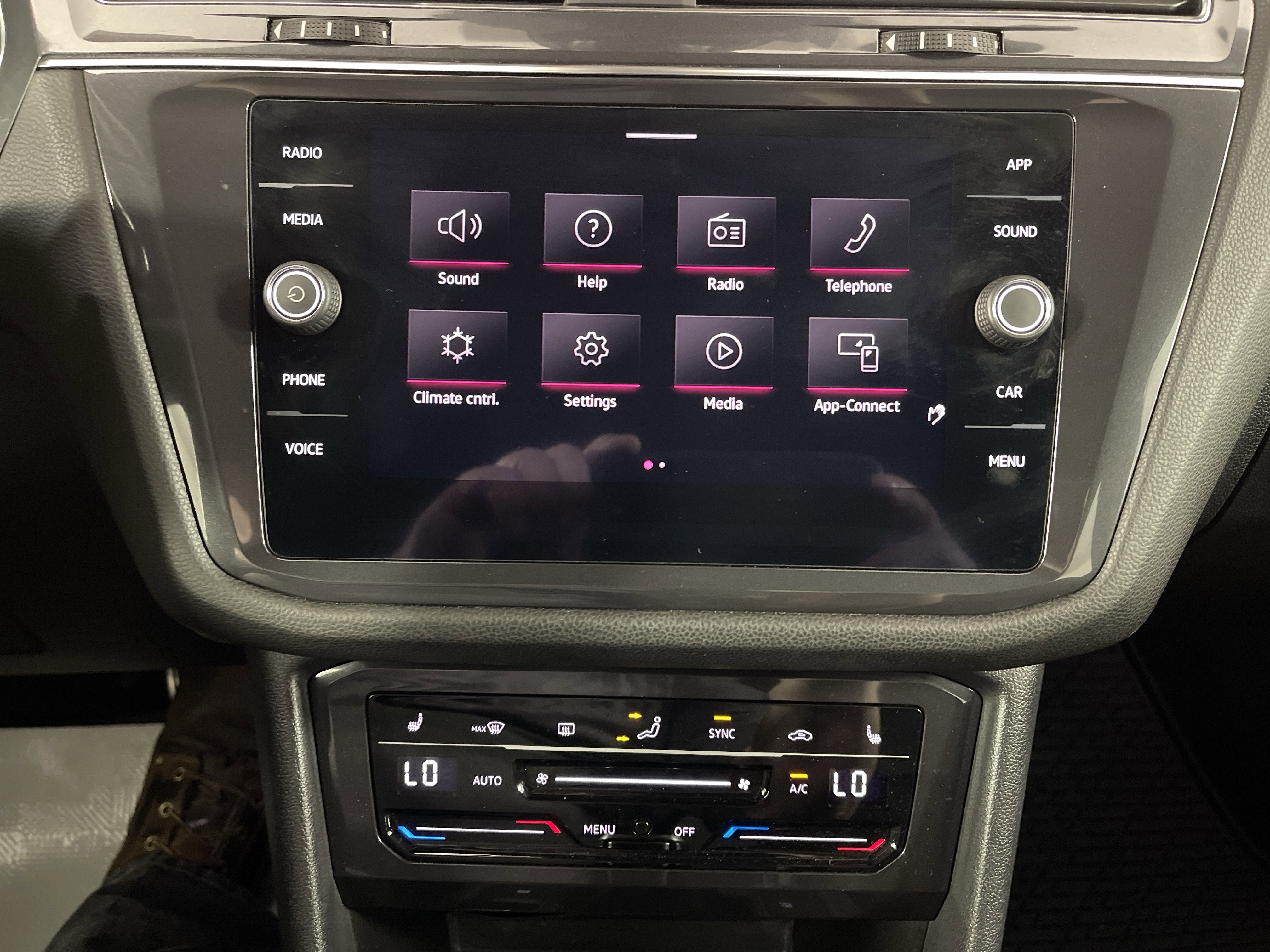 Used 2022 Volkswagen Tiguan SE R-Line image 23