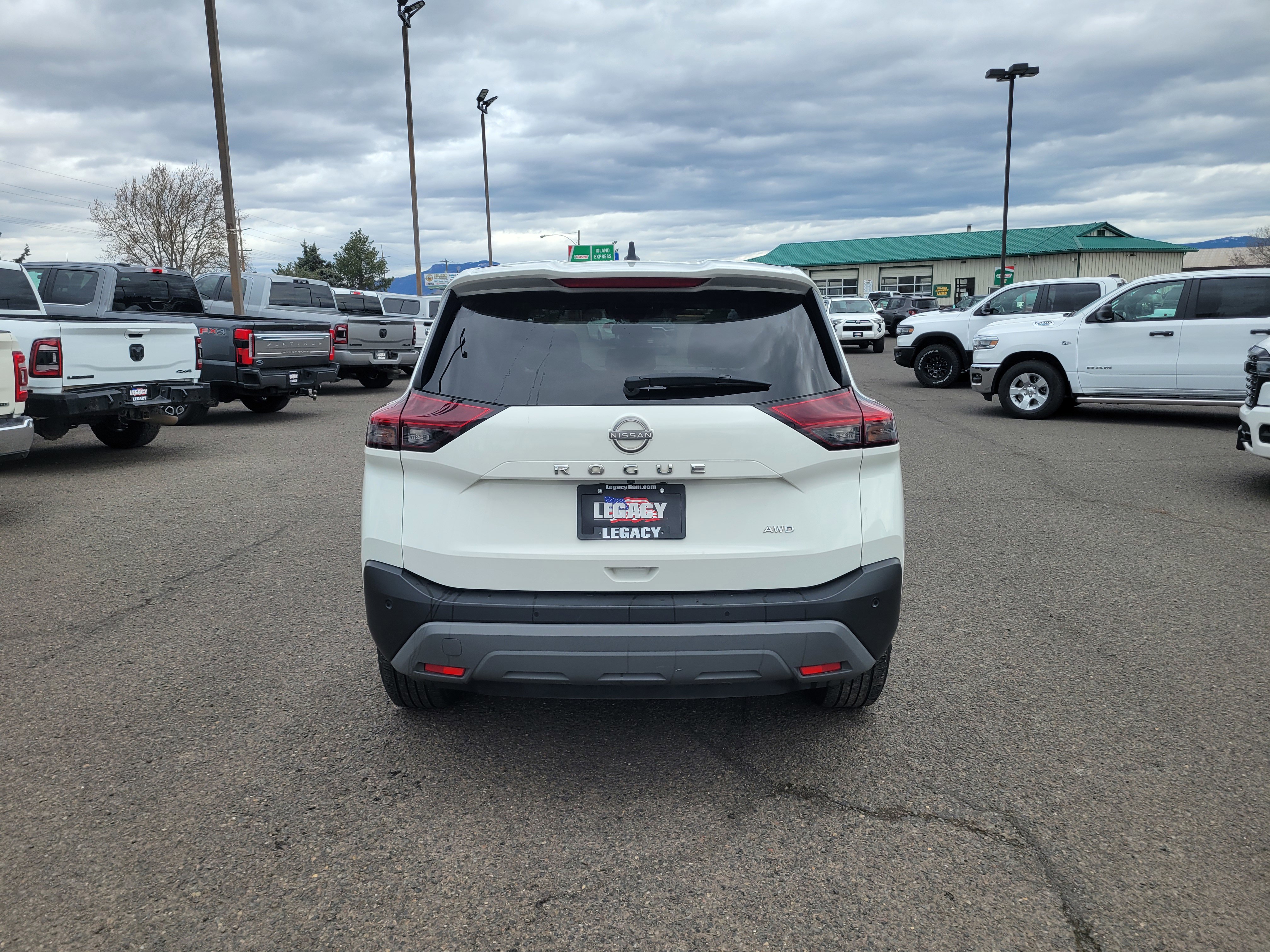 Used 2023 Nissan Rogue S AWD/4WD image 4