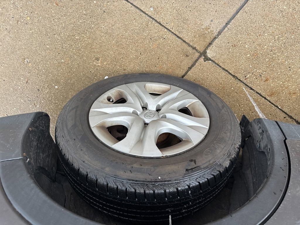 Used 2015 Toyota RAV4 LE image 12