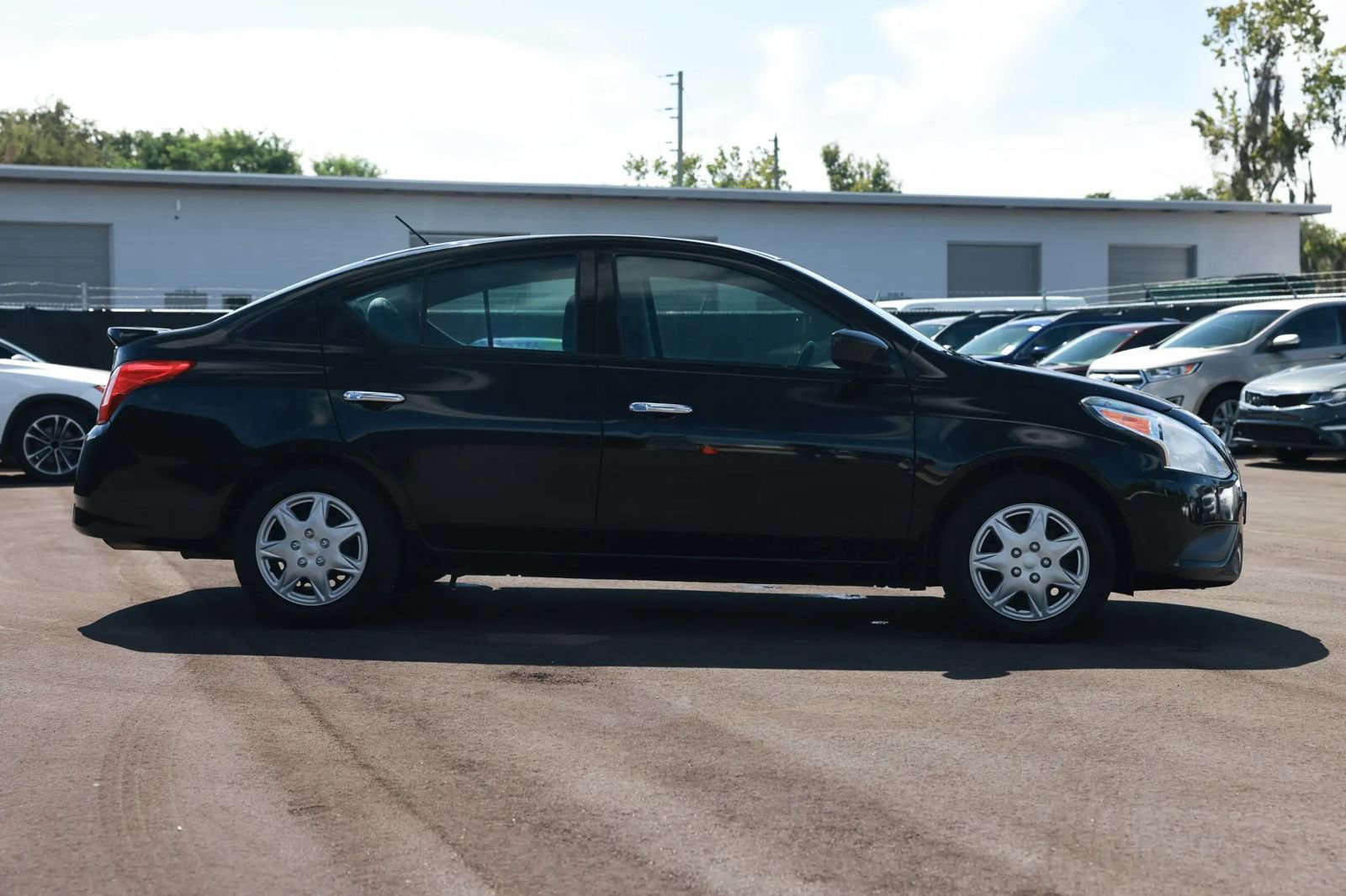 Used 2019 Nissan Versa SV FWD image 7