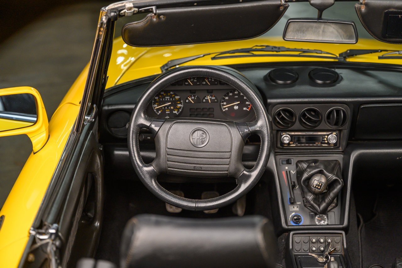 Used 1992 Alfa Romeo Spider Veloce image 23