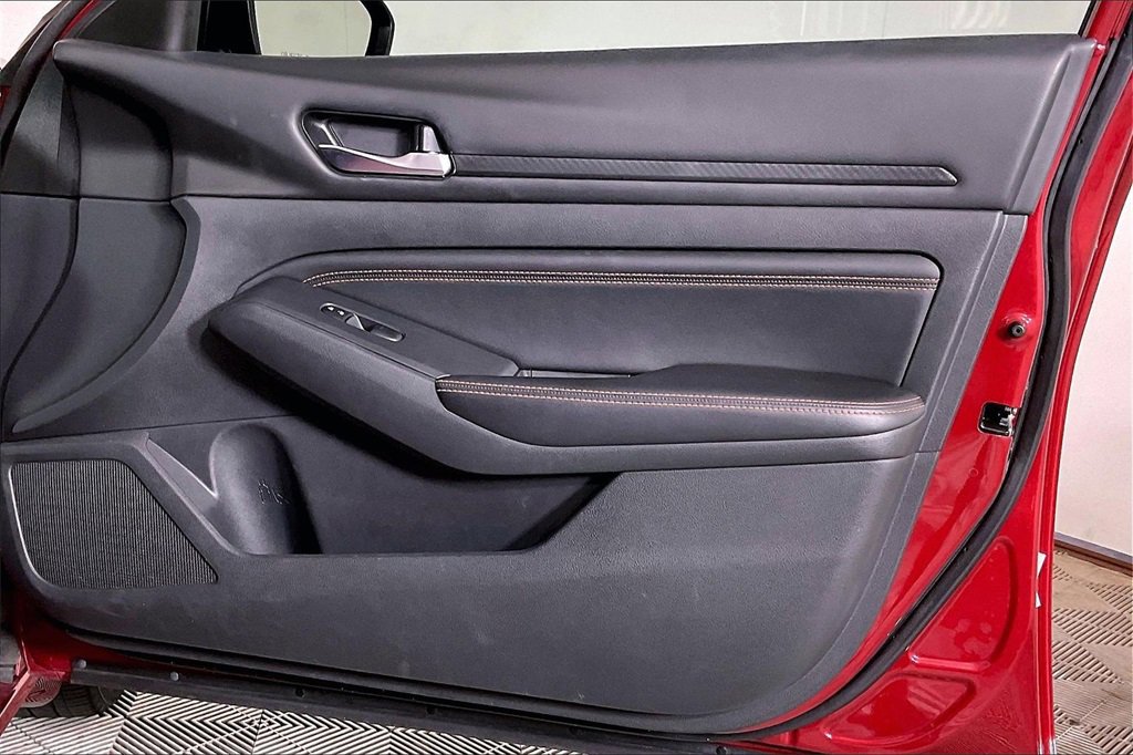 Used 2021 Nissan Altima 2.5 SR w/ SR Premium Package image 23