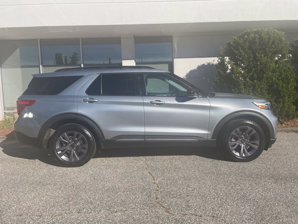 Certified 2022 Ford Explorer XLT w/ Equipment Group 202A AWD/4WD image 7
