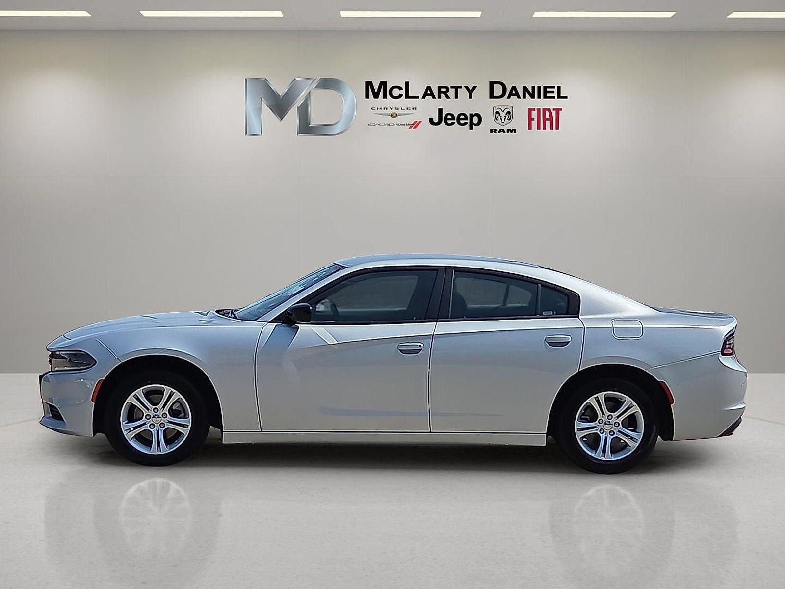 Used 2023 Dodge Charger SXT RWD image 3