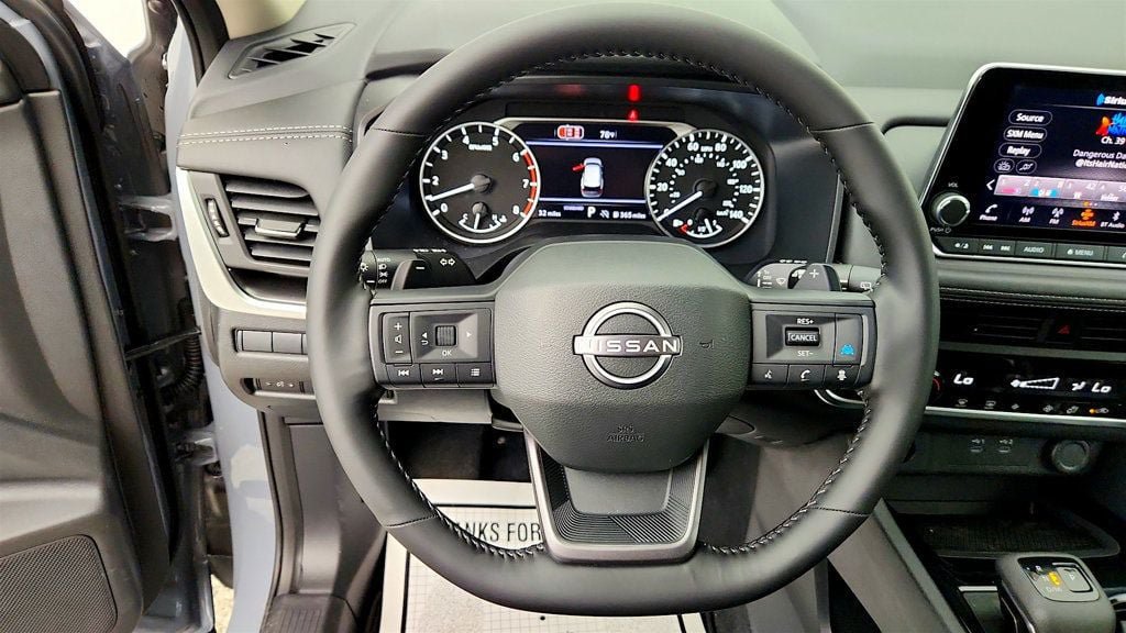 Used 2026 Nissan Rogue SV FWD image 25