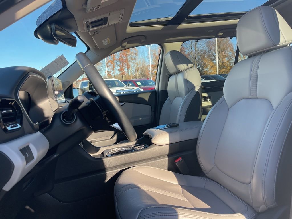 Used 2025 Honda Pilot Touring image 11