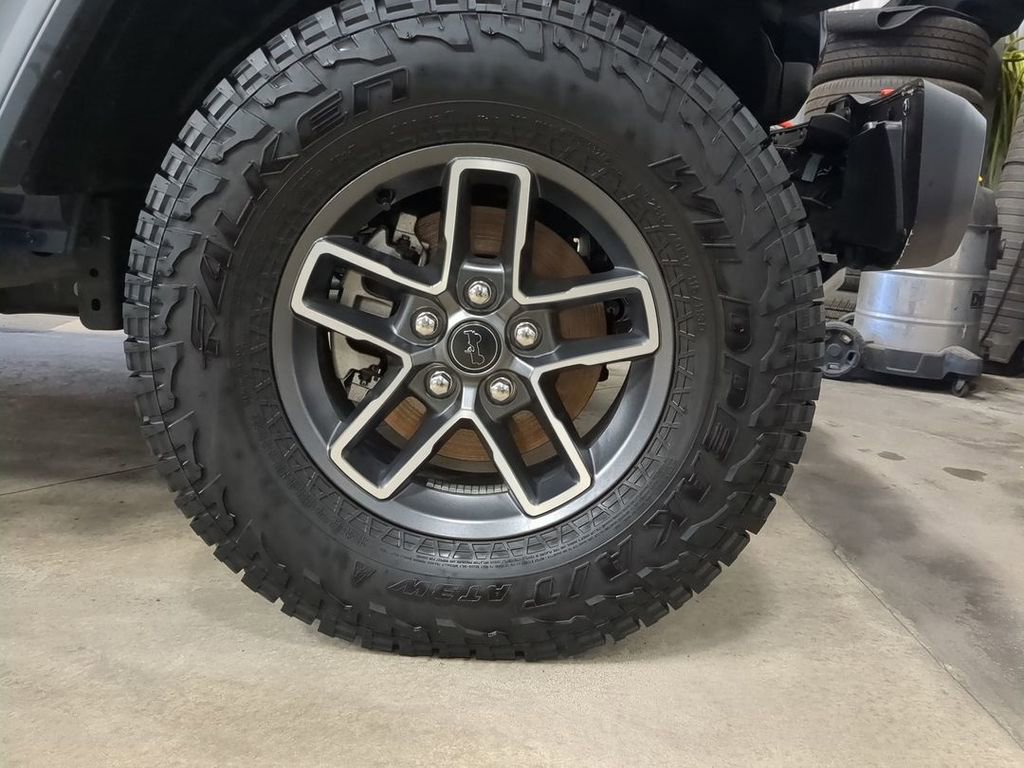 Used 2025 Jeep Gladiator Mojave w/ Convenience Group image 15