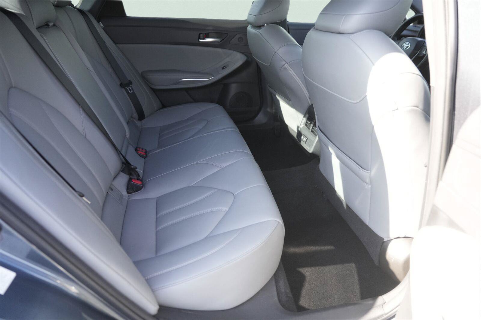 Used 2019 Toyota Avalon XLE w/ Moonroof Package FWD image 16