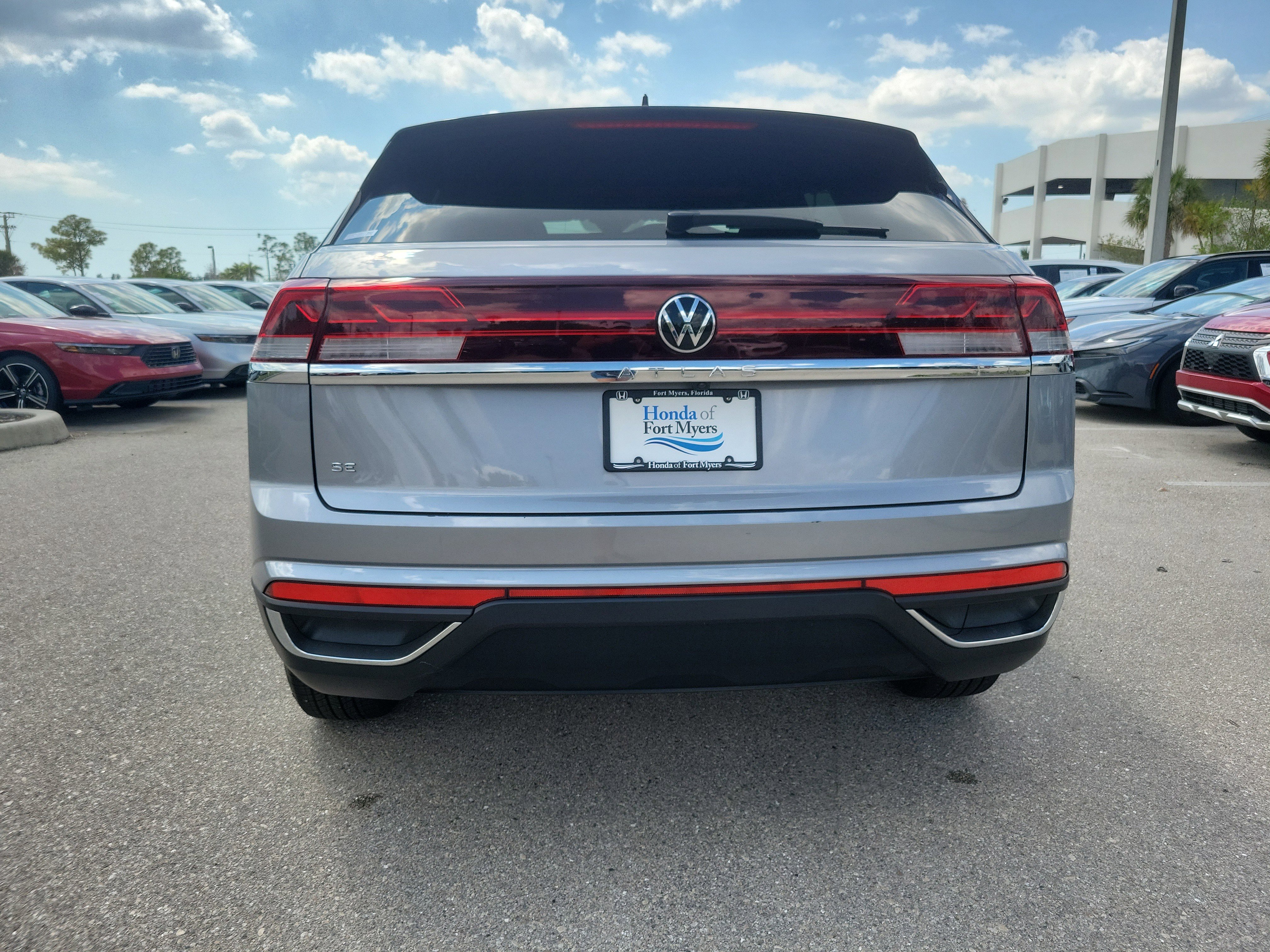 Used 2025 Volkswagen Atlas Cross Sport SE image 5