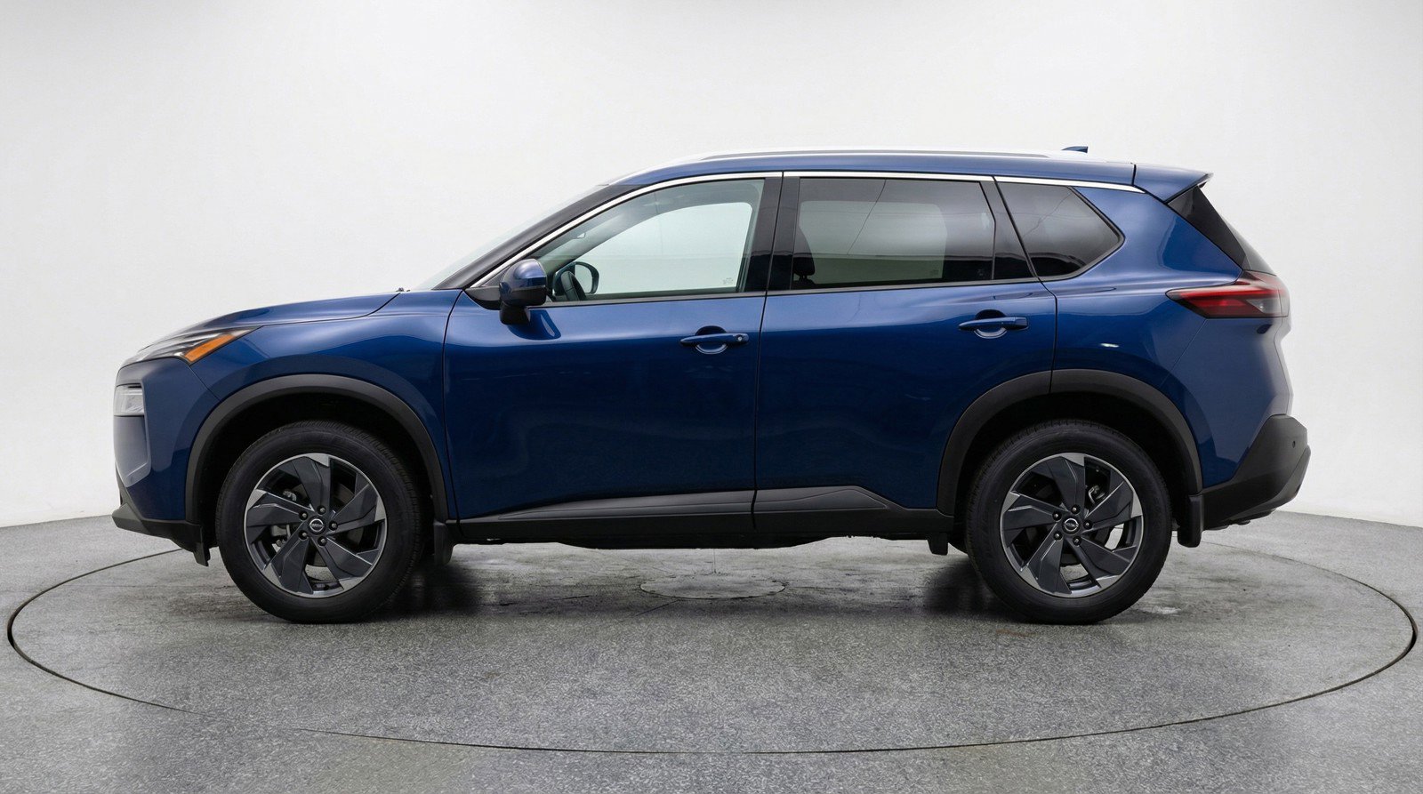 Used 2025 Nissan Rogue SV FWD image 3
