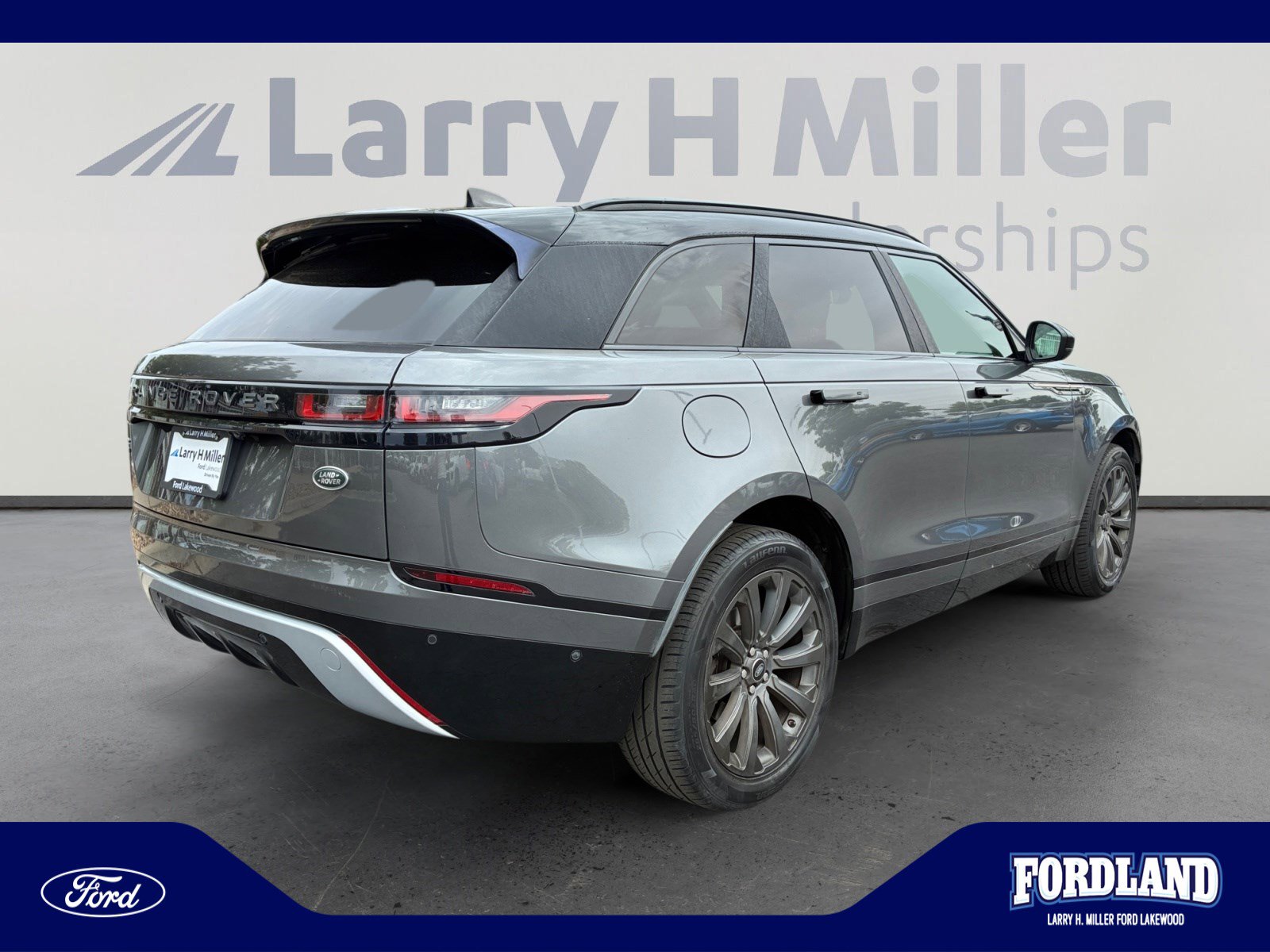 Used 2019 Land Rover Range Rover Velar R-Dynamic SE AWD/4WD image 5