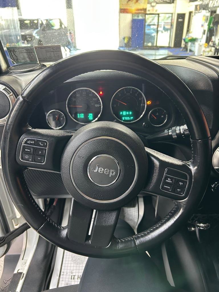 Used 2017 Jeep Wrangler Unlimited Sahara w/ Connectivity Group image 13