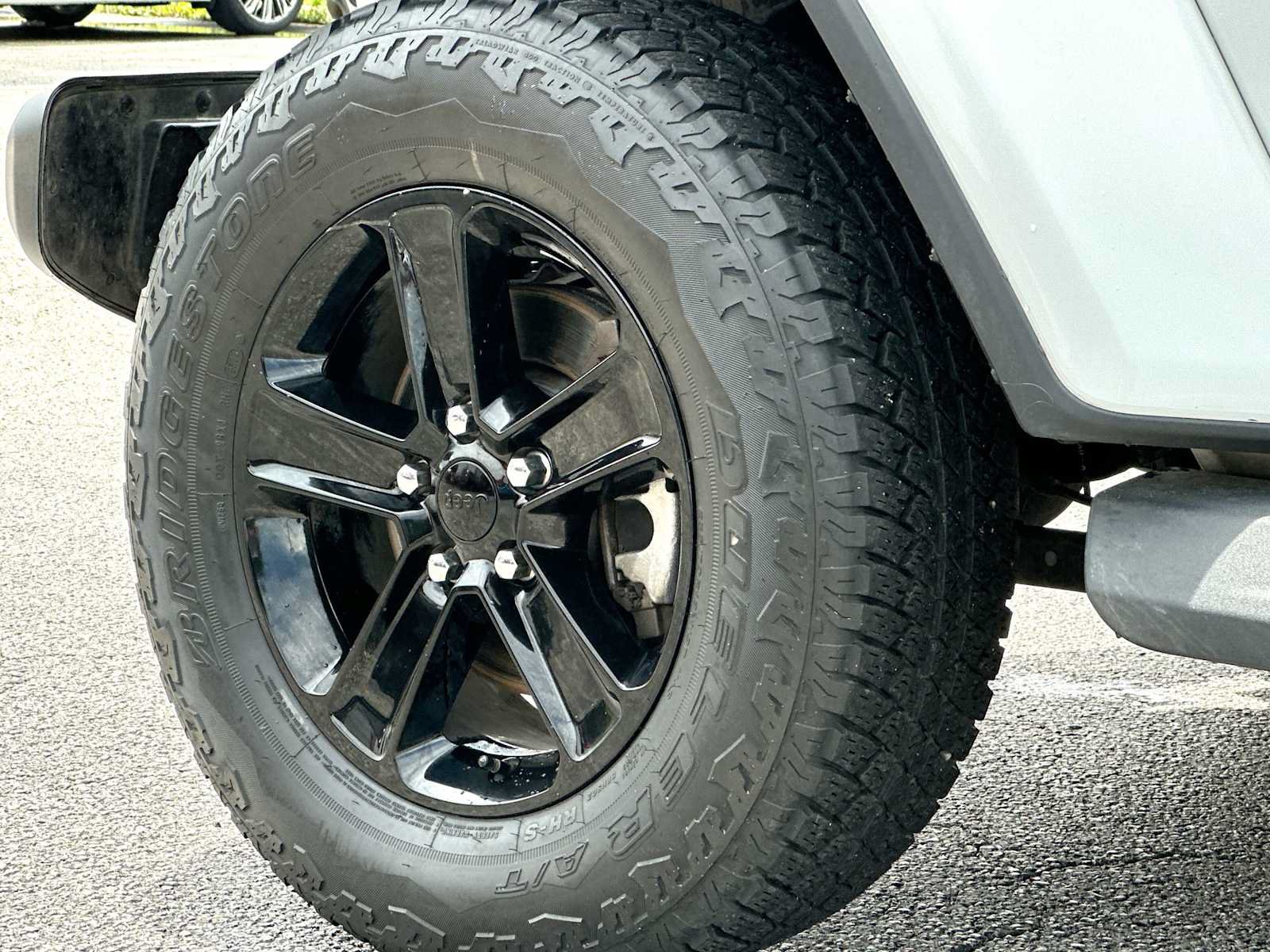 Used 2022 Jeep Wrangler Unlimited Sahara AWD/4WD image 11