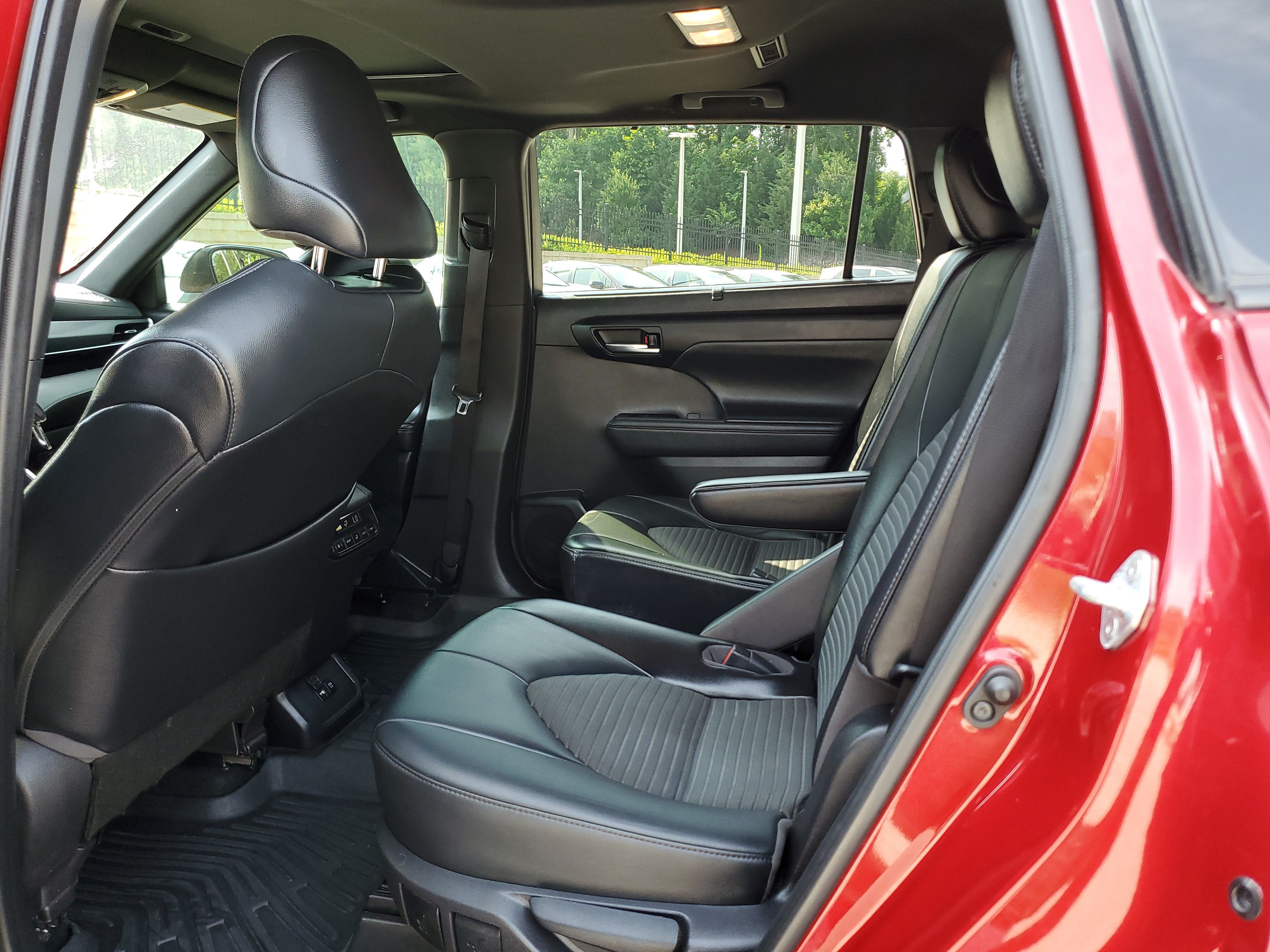 Used 2021 Toyota Highlander XSE AWD/4WD image 12