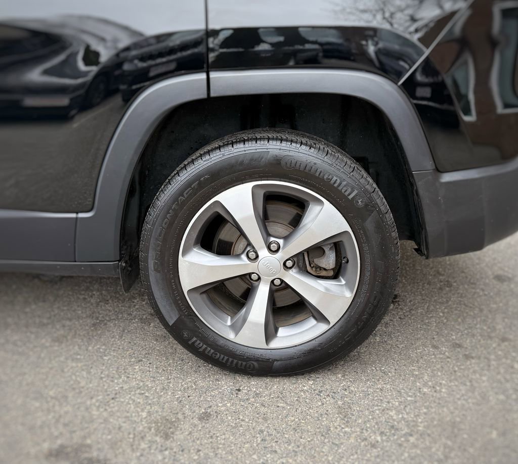 Used 2022 Jeep Cherokee Limited image 10