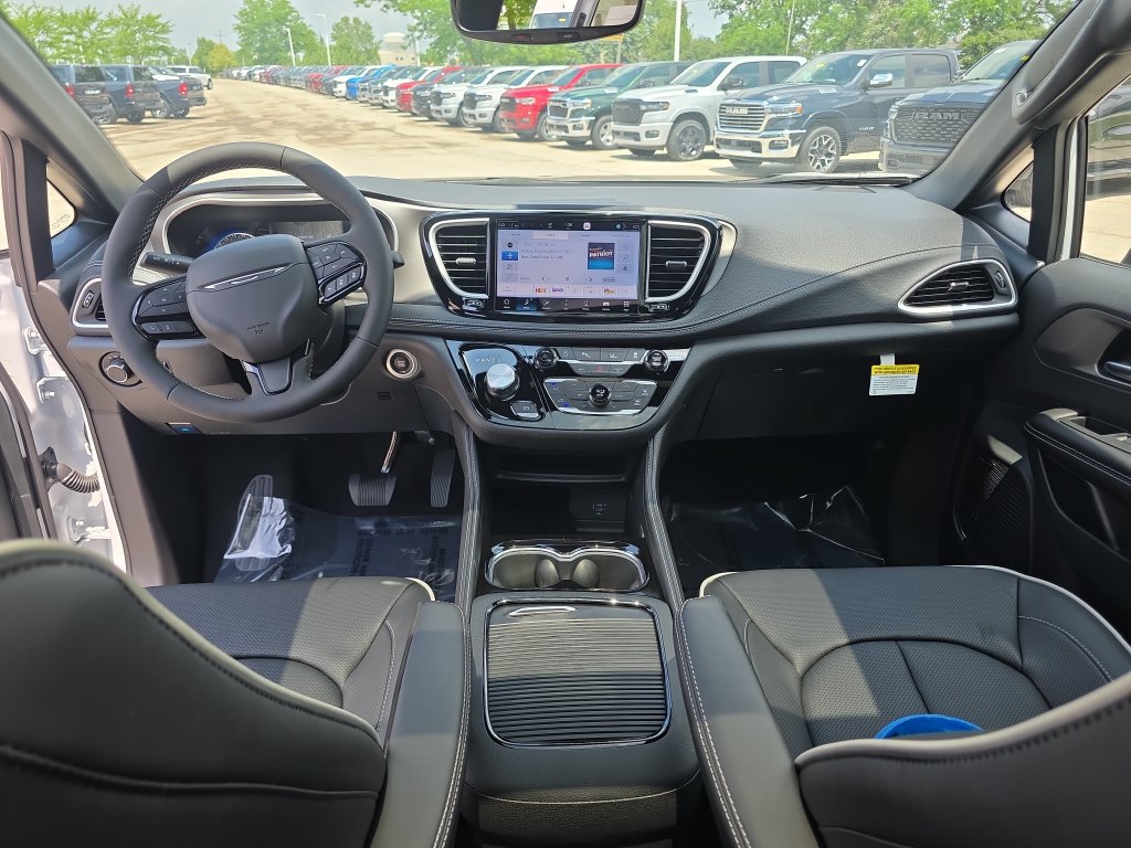 New 2027 Chrysler Pacifica Limited w/ Family Tech Group FWD image 7