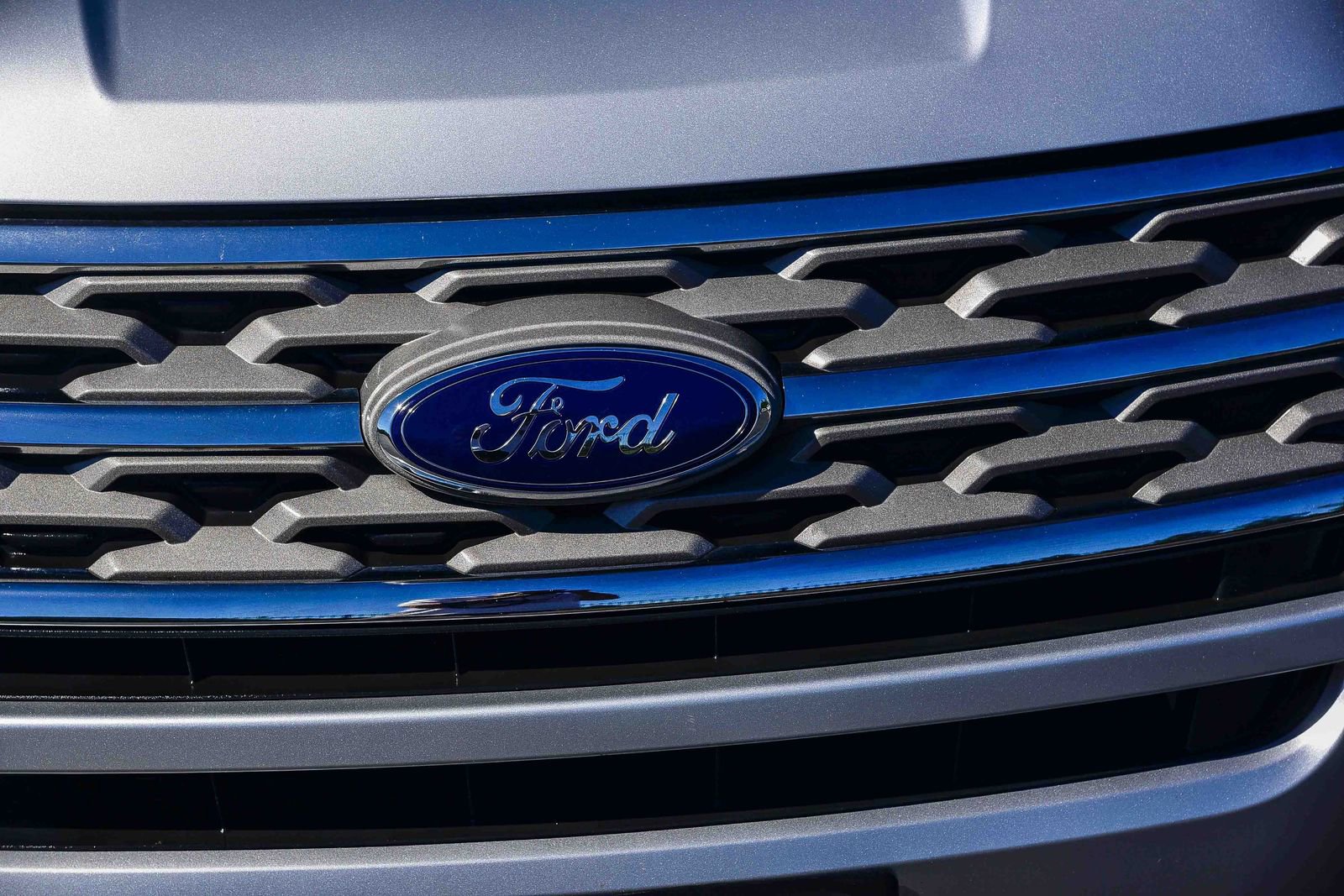 Used 2018 Ford Explorer XLT image 13