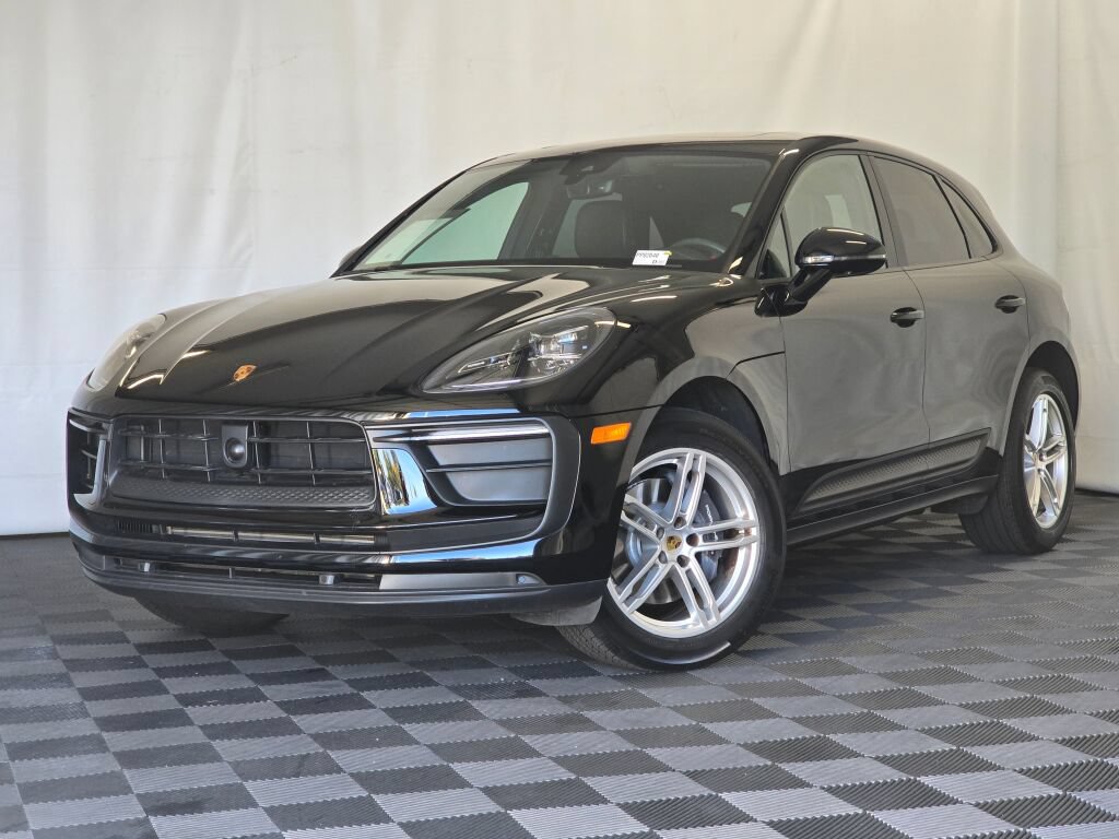 Certified 2024 Porsche Macan AWD/4WD image 1