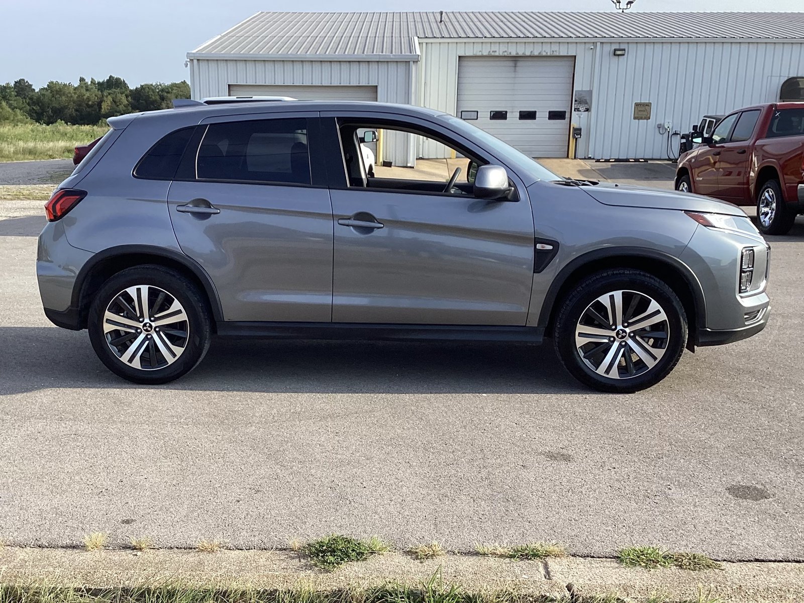 Used 2025 Mitsubishi Outlander Sport ES AWD/4WD image 4