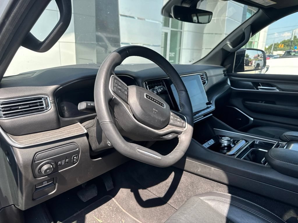 Used 2024 Jeep Wagoneer Series II RWD image 9