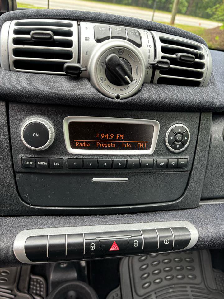Used 2015 smart fortwo pure image 14