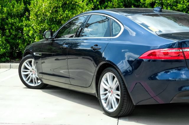 Used 2016 Jaguar XF Prestige RWD image 12