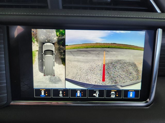 Used 2022 GMC Yukon XL Denali image 11