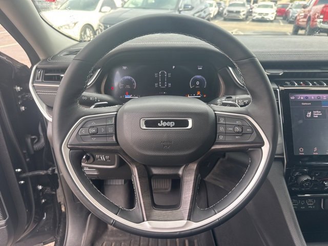 Used 2022 Jeep Grand Cherokee L Limited w/ Black Appearance Package image 15