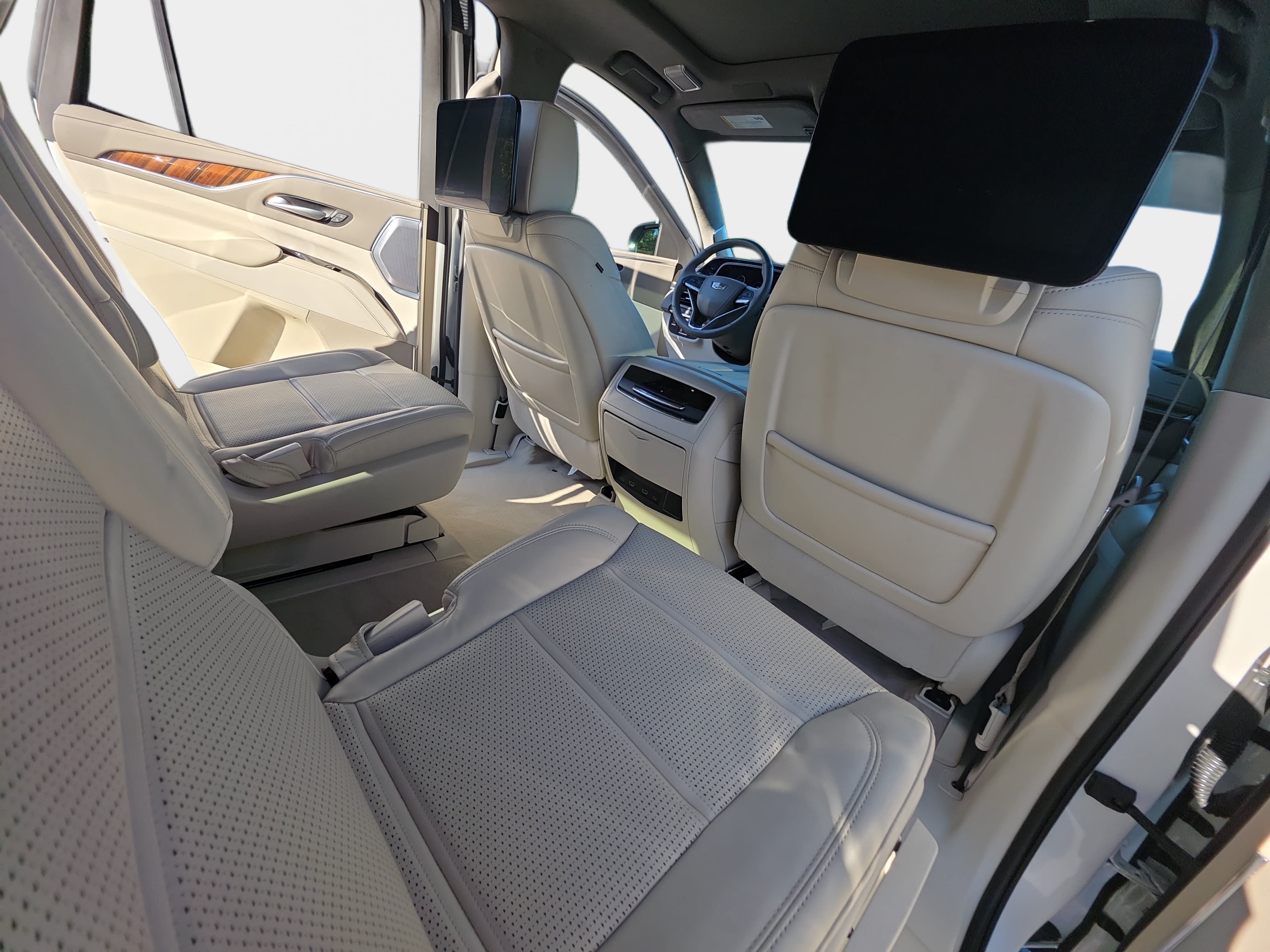 Used 2023 Cadillac Escalade Sport Platinum w/ LPO, ONYX Package AWD/4WD image 11