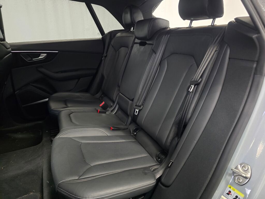 Used 2024 Audi Q8 Prestige w/ Prestige Package image 19