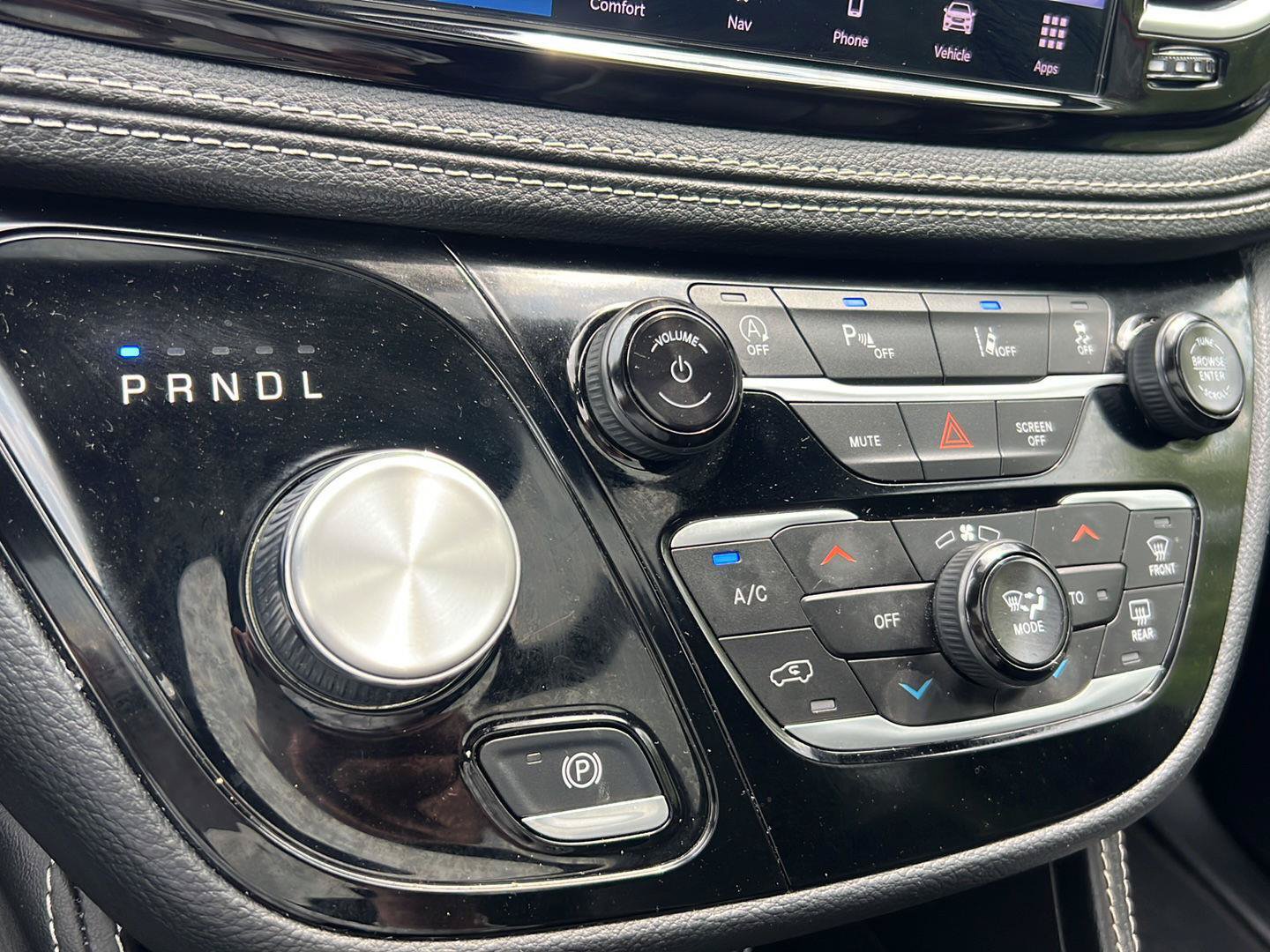 Used 2025 Chrysler Pacifica Limited FWD image 17