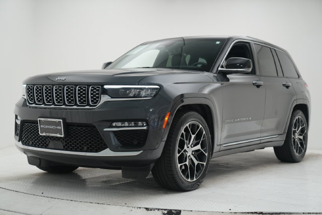 Used 2023 Jeep Grand Cherokee Summit AWD/4WD image 6