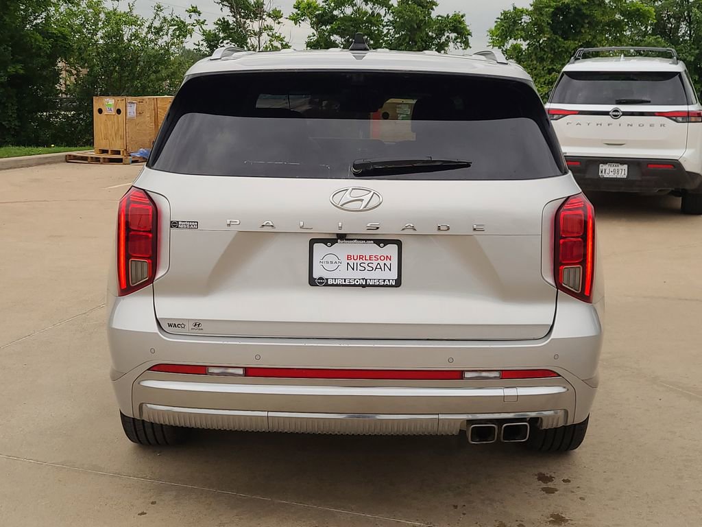 Used 2024 Hyundai Palisade Calligraphy FWD image 3