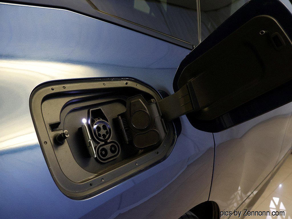 Certified 2024 BMW iX xDrive50 w/ Premium Package image 10