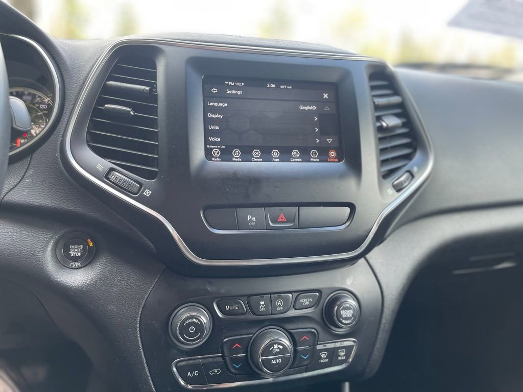 Used 2019 Jeep Cherokee Latitude Plus w/ Comfort/Convenience Group image 14