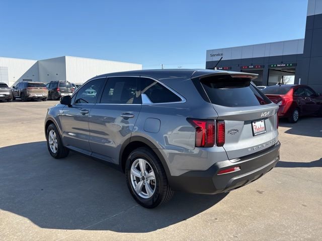 Used 2022 Kia Sorento LX FWD image 4