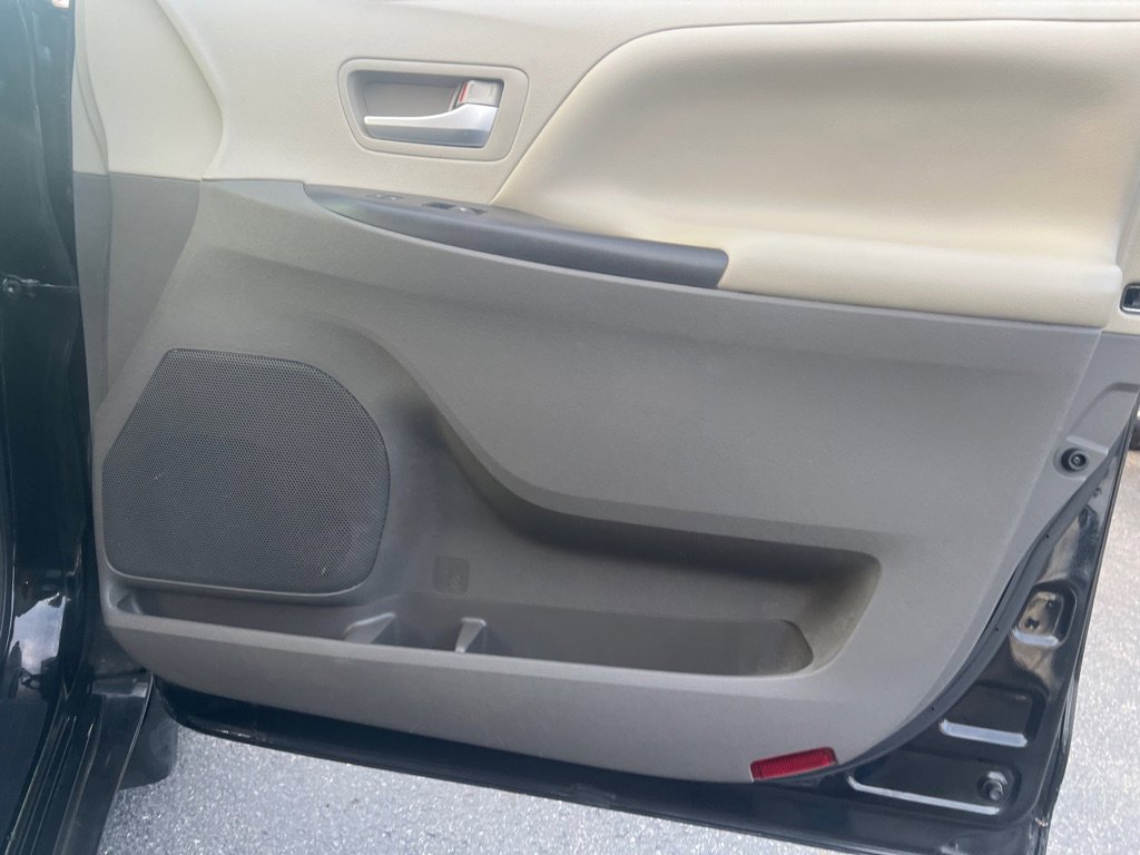 Used 2017 Toyota Sienna LE w/ Protection Package image 11