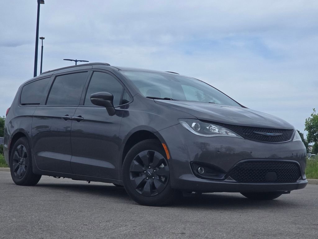 Used 2020 Chrysler Pacifica Limited w/ Advanced Safetytec Group