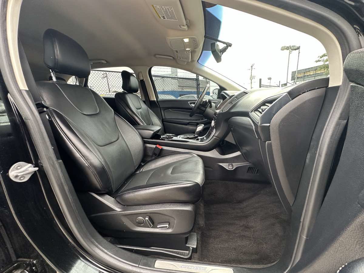 Used 2018 Ford Edge Titanium AWD/4WD image 28