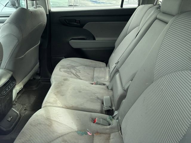 Used 2023 Toyota Highlander L FWD image 9