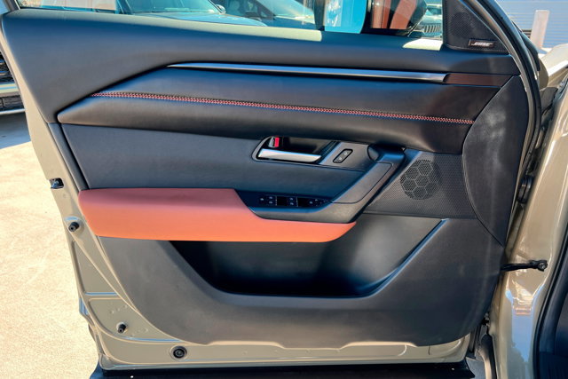 Used 2025 MAZDA CX-50 AWD 2.5 Turbo w/ Premium Pkg image 14