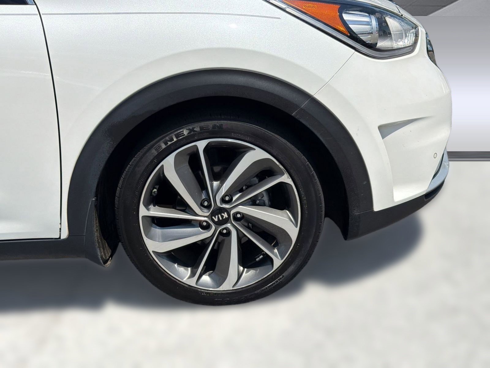 Used 2018 Kia Niro Touring FWD image 12