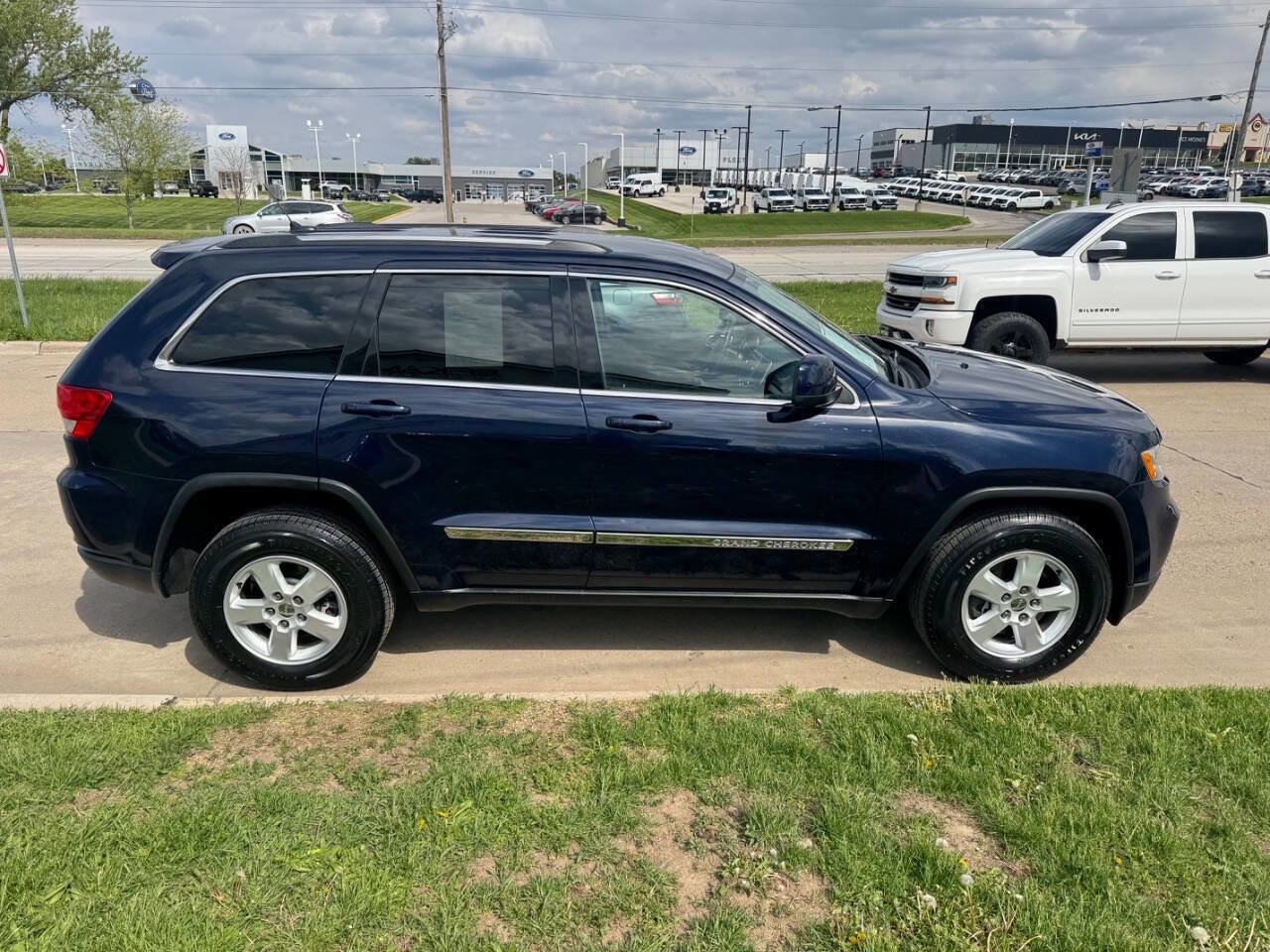 Used 2013 Jeep Grand Cherokee Laredo w/ Laredo E Group AWD/4WD image 6