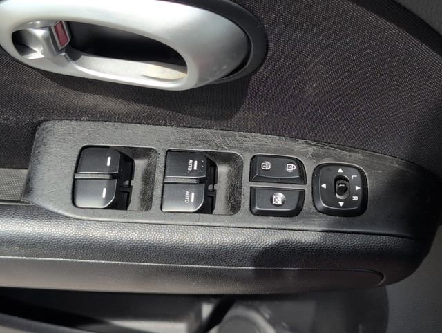 Used 2016 Kia Soul + FWD image 16
