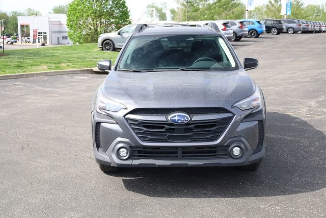 Used 2025 Subaru Outback Premium AWD/4WD image 3